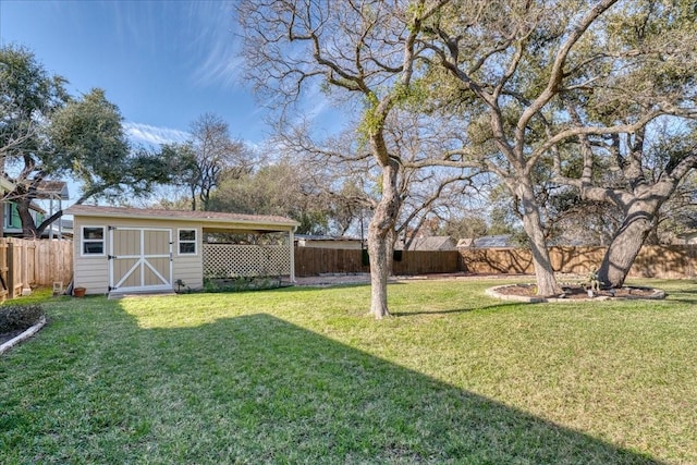 view of yard featuring a storage unit