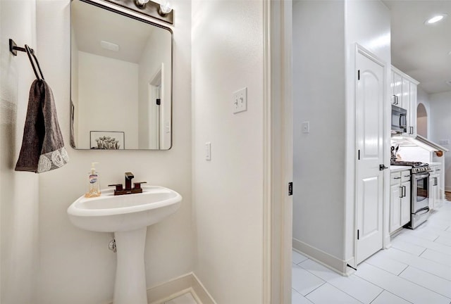 2210 Onion Creek Pkwy Unit 603, Austin, TX 78747 - bathroom featuring tile patterned floors, baseboards, and recessed lighting