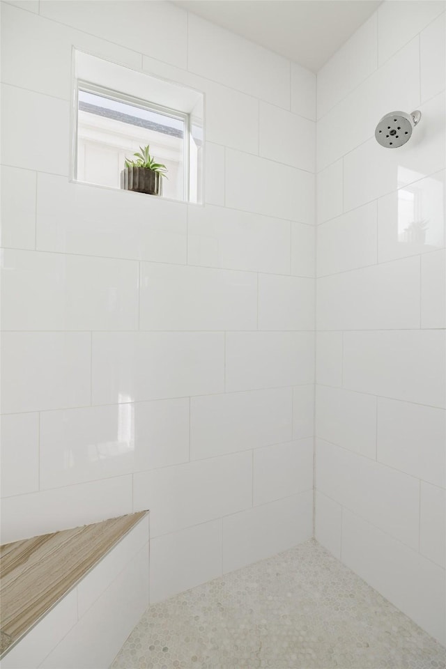 bathroom featuring tiled shower