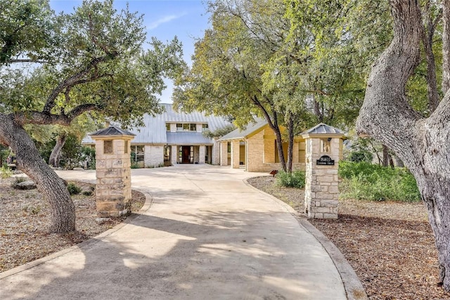 18405 Lakepoint Cv, Point Venture, TX 78645 - photo 1