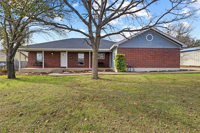 view of front facade featuring a front lawn