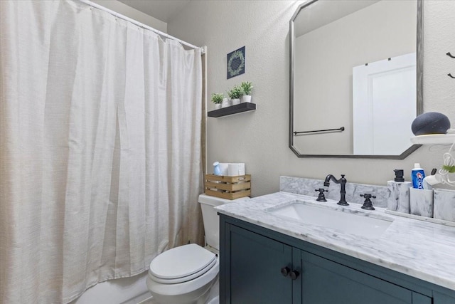 full bathroom featuring shower / tub combo with curtain, vanity, and toilet