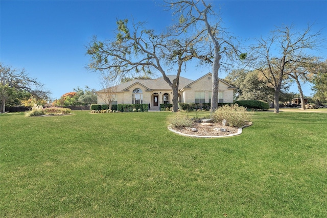 view of front of home featuring a front lawn