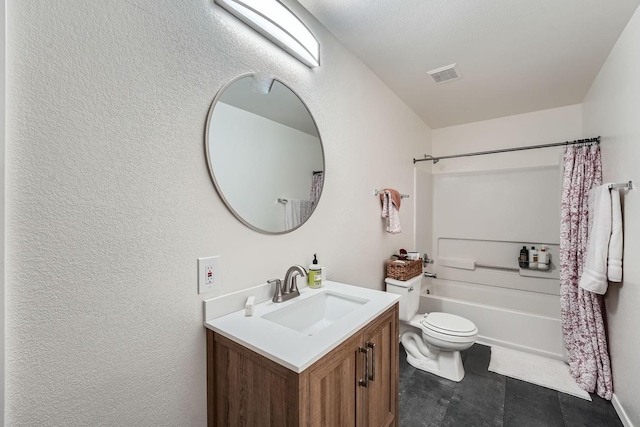 full bathroom with shower / tub combo with curtain, vanity, and toilet