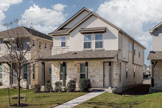 view of front of property featuring a front lawn