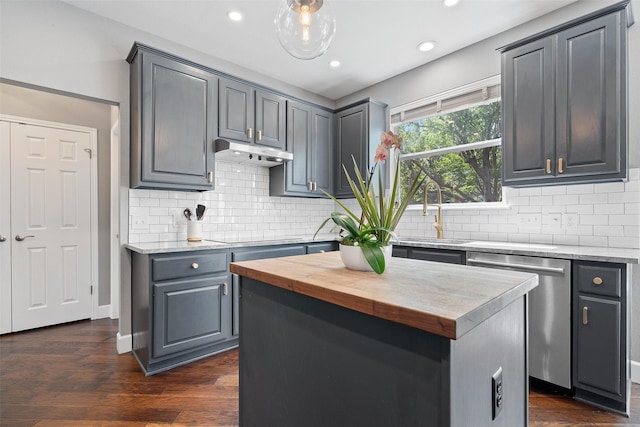 kitchen with a kitchen island, dark wood-type flooring, dishwasher, and gray cabinets