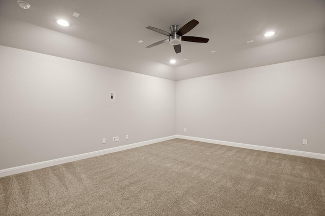 carpeted empty room featuring ceiling fan