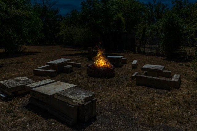 view of yard featuring an outdoor fire pit