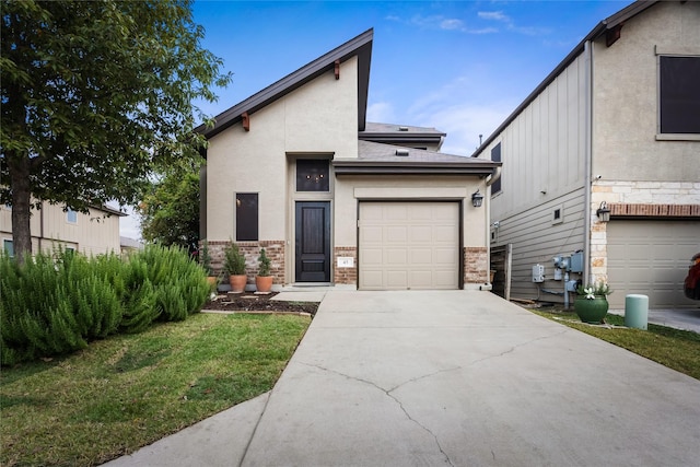 view of front of home featuring a front yard