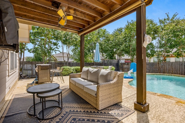 view of patio / terrace featuring ceiling fan, an outdoor hangout area, and a fenced in pool