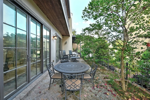 2433 Westlake Dr, Austin, TX 78746 - view of patio / terrace with outdoor dining space