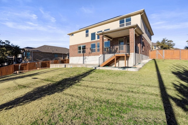 back of house featuring a lawn