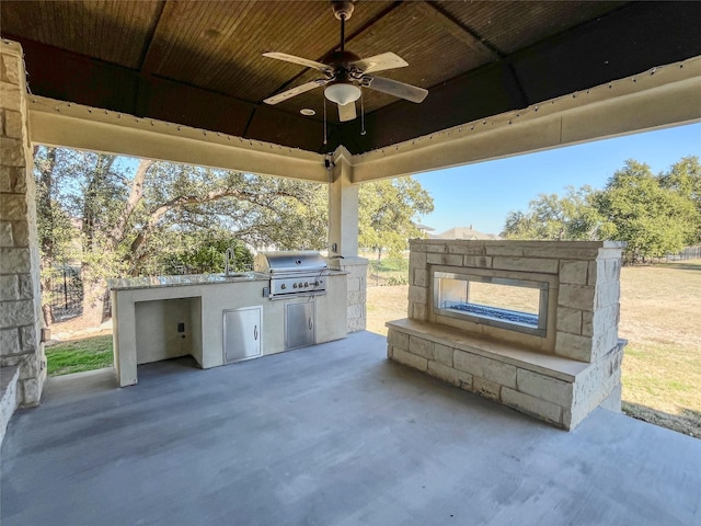 view of patio featuring ceiling fan, a grill, area for grilling, and sink