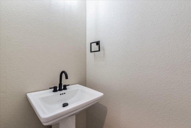 bathroom featuring sink