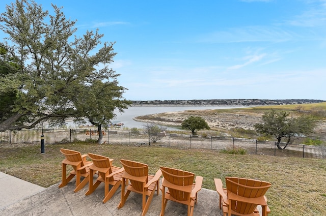 view of yard featuring a water view