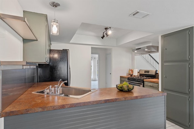 kitchen featuring extractor fan, stainless steel appliances, sink, kitchen peninsula, and a raised ceiling