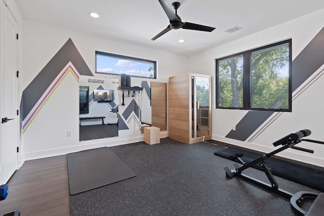 workout room featuring recessed lighting, a healthy amount of sunlight, visible vents, and baseboards