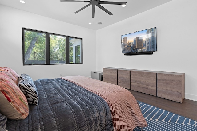 bedroom featuring baseboards, visible vents, a ceiling fan, wood finished floors, and recessed lighting