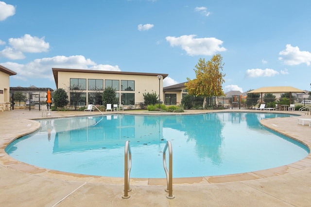 view of swimming pool