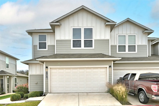 view of front facade with a garage