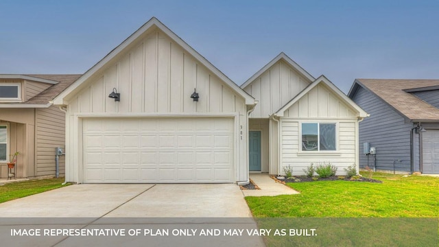 view of front facade featuring a front lawn and a garage