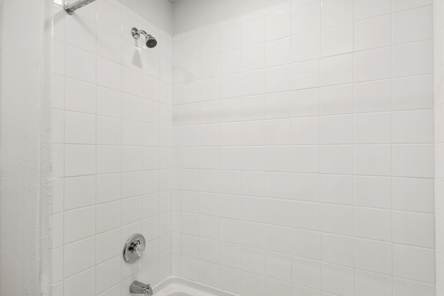 228 Rough Hollow Cv, San Marcos, TX 78666 - bathroom featuring washtub / shower combination