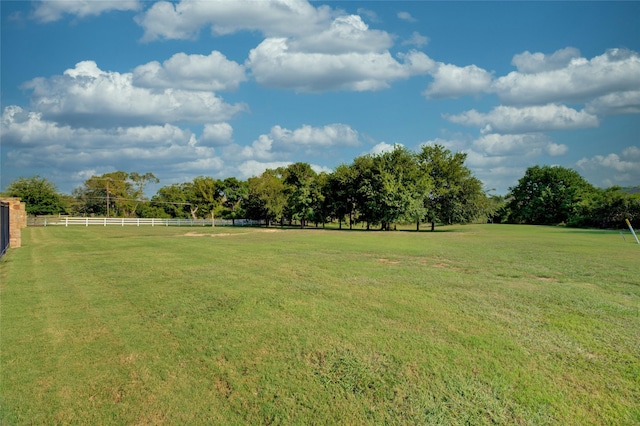 view of yard featuring a rural view