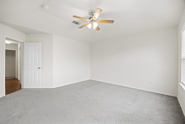 carpeted empty room featuring ceiling fan