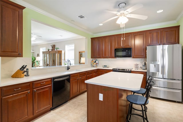 kitchen with black appliances, crown molding, kitchen peninsula, a breakfast bar, and sink