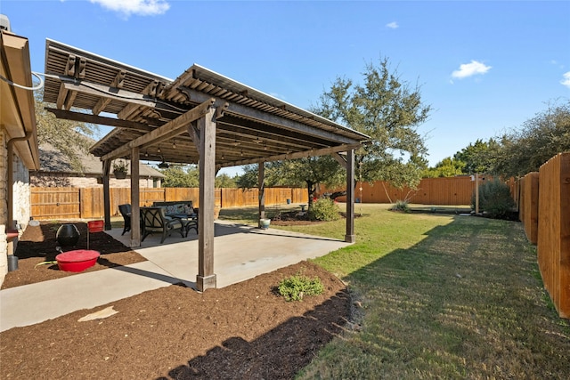 view of yard featuring a pergola and a patio area