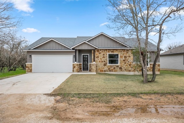 craftsman-style home featuring a garage and a front lawn