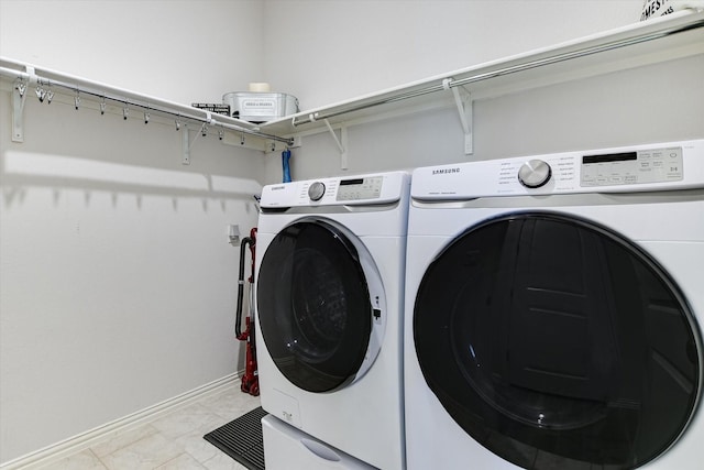 laundry room with washing machine and clothes dryer