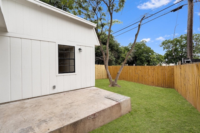 view of yard featuring a patio