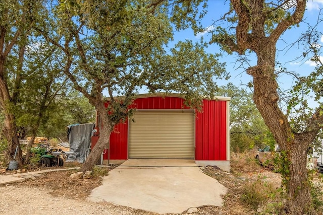 detached garage featuring driveway