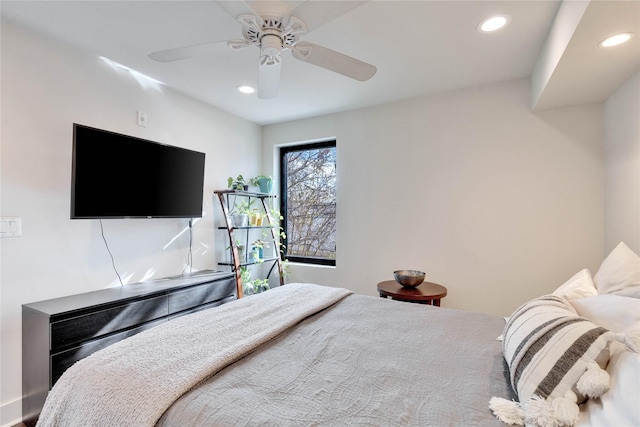 bedroom featuring ceiling fan