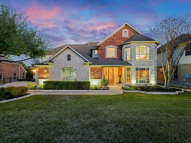 view of front of house featuring a lawn