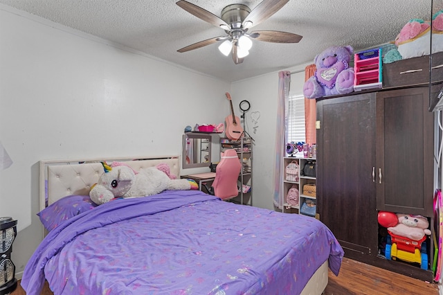 bedroom featuring a textured ceiling, ceiling fan, and dark hardwood / wood-style floors