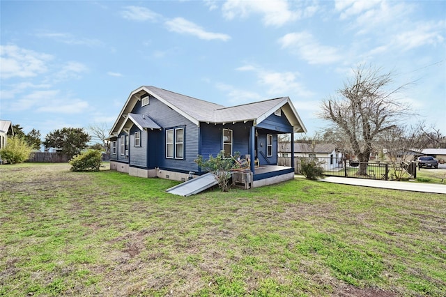 view of front facade featuring a front yard and a porch