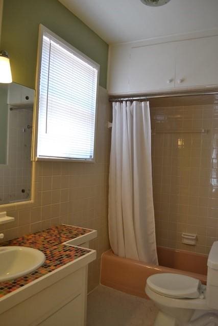 full bathroom with tasteful backsplash, vanity, shower / bath combination with curtain, and toilet