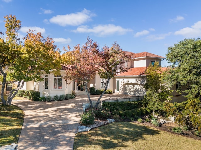 view of front of property with a front yard