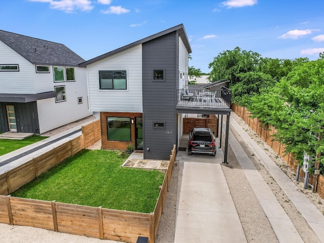 view of front of house featuring a front yard