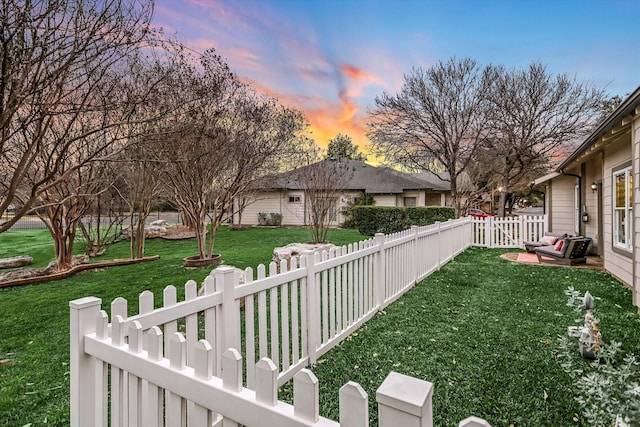 view of yard at dusk