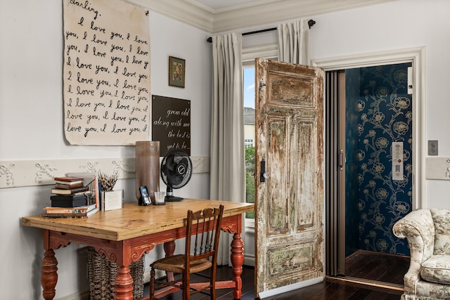 dining space featuring ornamental molding