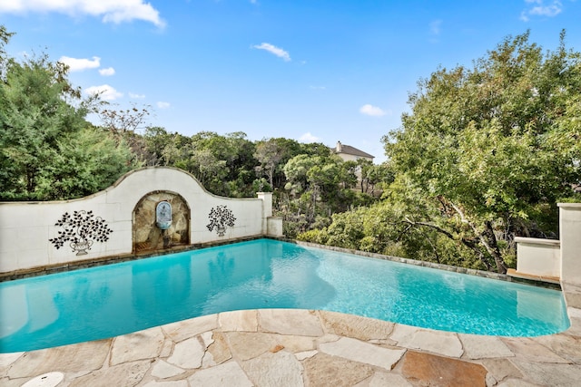 view of swimming pool