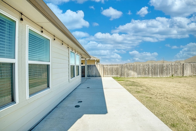 view of yard with a patio