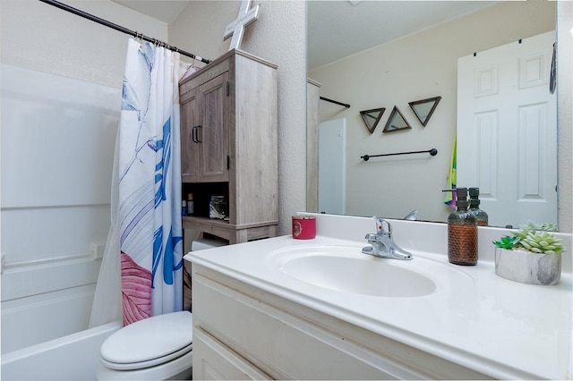 full bathroom with toilet, vanity, and shower / tub combo