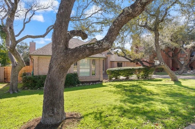 view of front of home featuring a front lawn