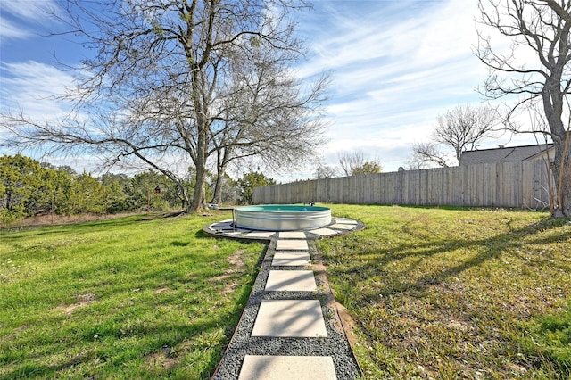 view of yard with a swimming pool