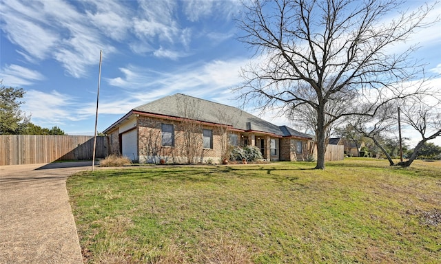 view of front facade featuring a front lawn and a garage