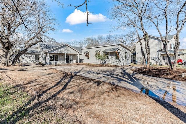 view of front of house featuring a porch